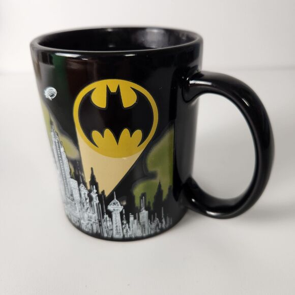Batman Joker Skyline Color Changing 11 oz Coffee Mug - zak! Designs LOOT CRATE - Picture 1 of 12